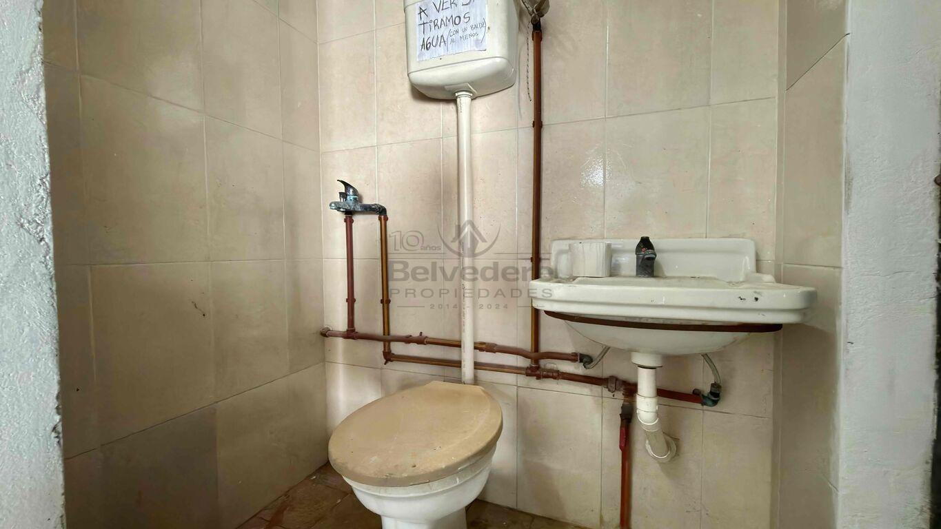 Local en alquiler a metros de Santa Lucia Belvedere Ref. 212 · Foto 11