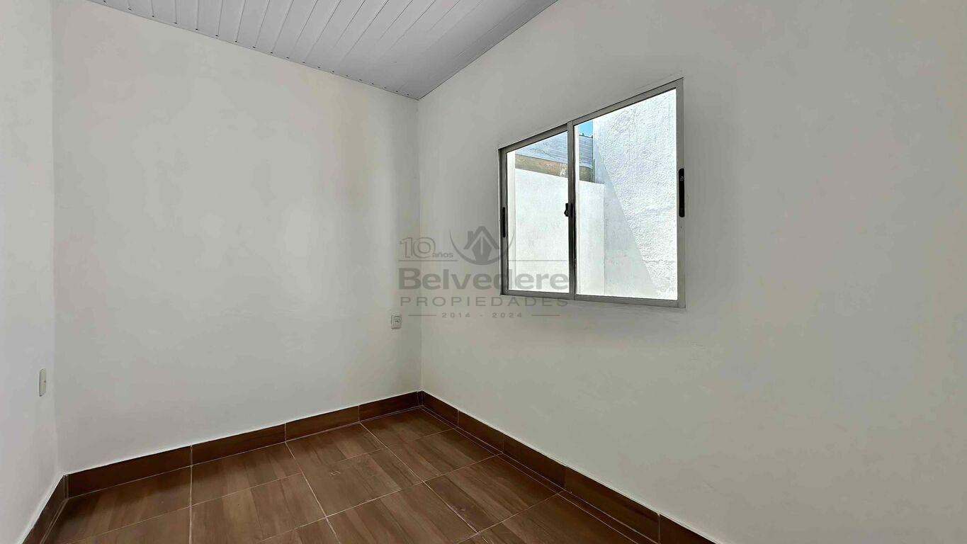 Casa en alquiler en Belvedere de tres dormitorios con entrada para autos Ref. 89 · Foto 11