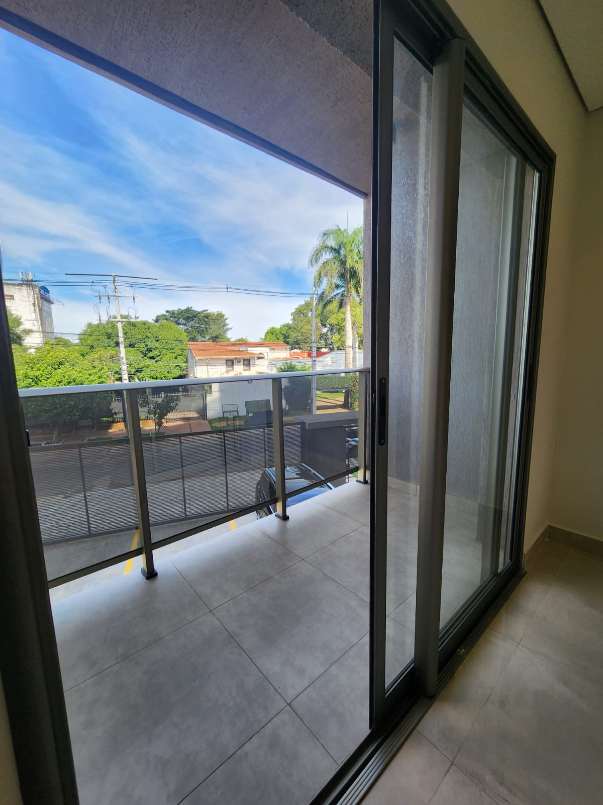 ALQUILO DEPARTAMENTO EN LUQUE ZONA BOURBON — foto 2