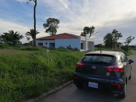 En El Urubó Oferto Terreno En Condominio