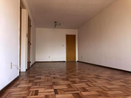 Oportunidad ! 2 Dorm. 2 Baños. Garage. Vista.