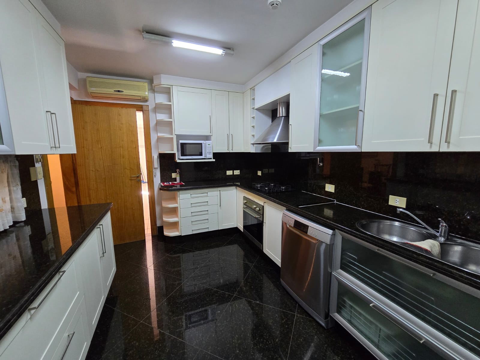 ALQUILER DE DEPARTAMENTO AMOBLADO EN EDIFICIO SANTA MARIA — foto 3