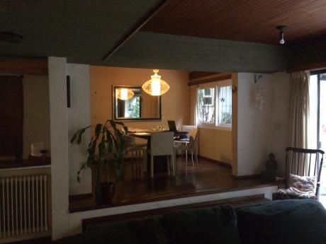 Excelente Construcción En La Mejor Zona De Carrasco