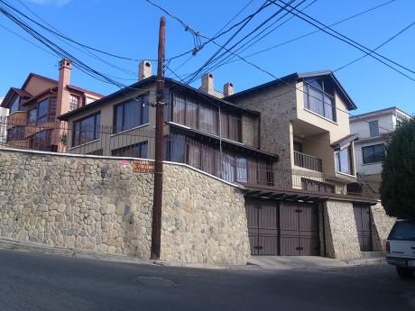 Achumani. Amplia, Cómoda Y Soleada Casa
