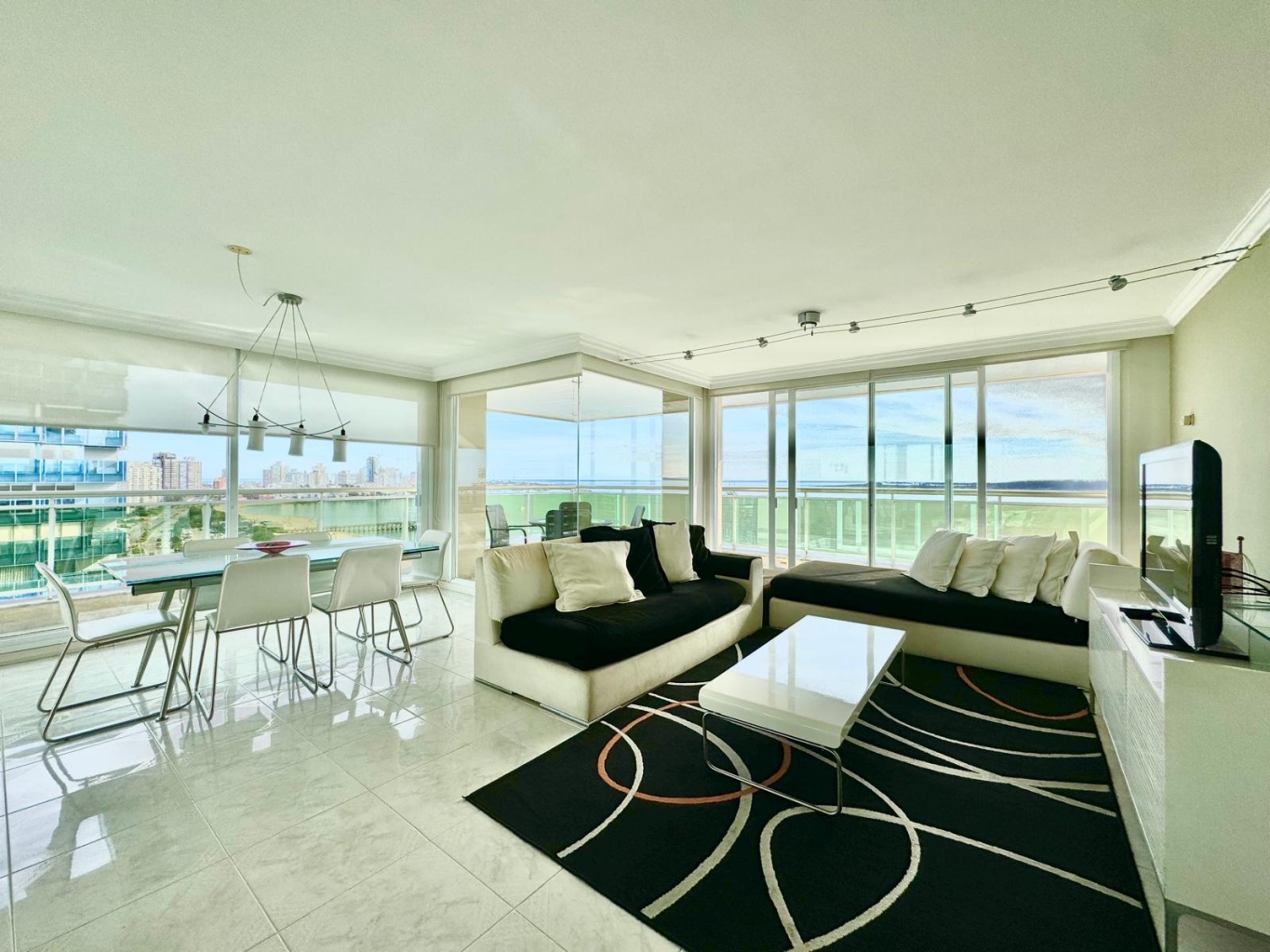 Punta del Este Mansa Premium  al mar ALQUILER piso alto esquinero 3 dorm + dp · Foto 5