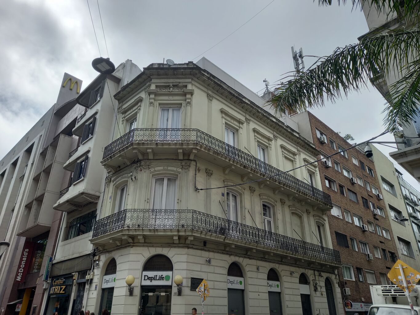 Apto totalmente amueblado a pasos de Sarandi