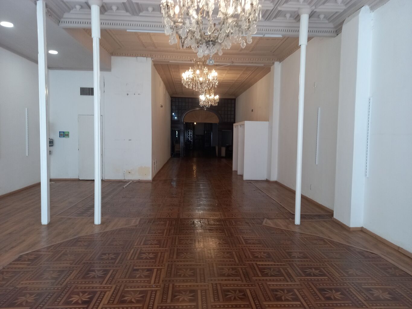 Local sobre Peatonal Sarandi amplia vidriera · Foto 4