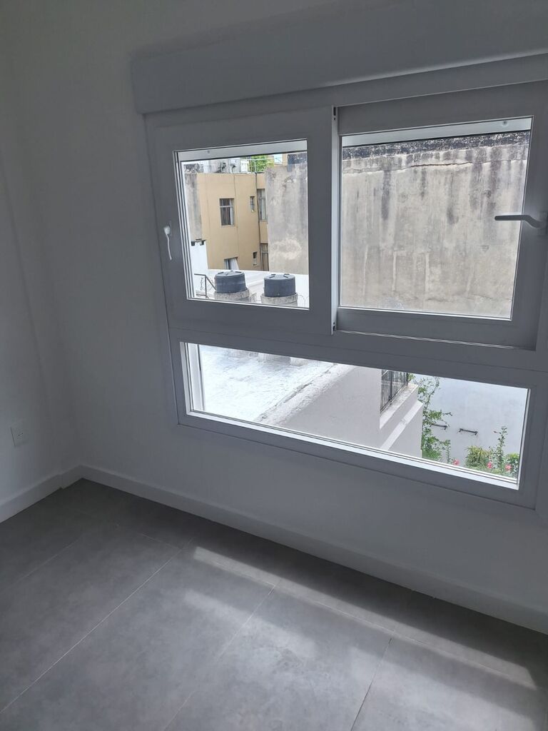 Alquiler Centro: amplio apartamento con gran terraza y parrillero · Foto 10