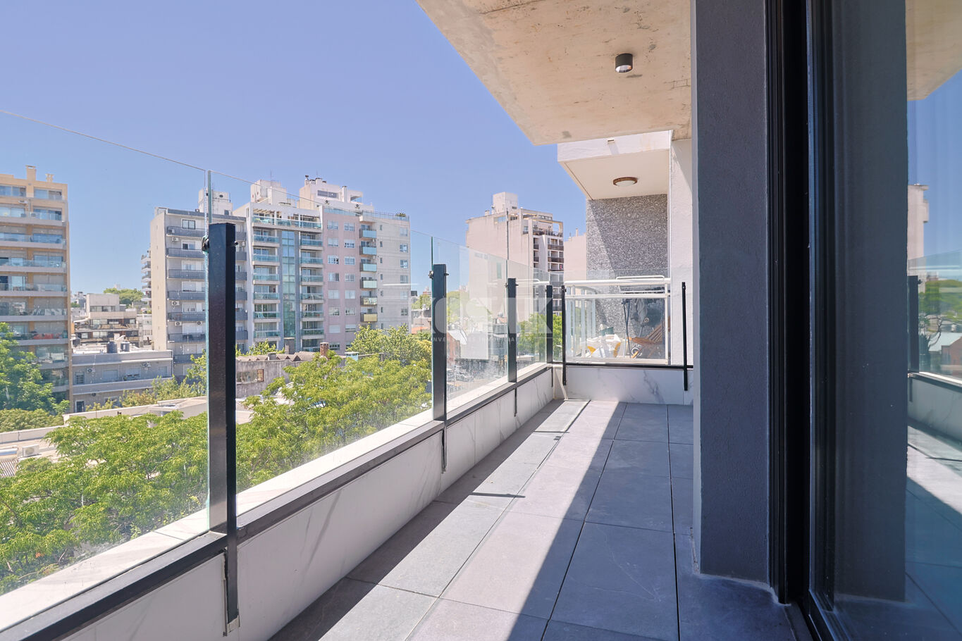 EN ALQUILER A ESTRENAR ! POCITOS NUEVO, APTO 1 DORM CON BALCON AL FRENTE, CON GARAJE