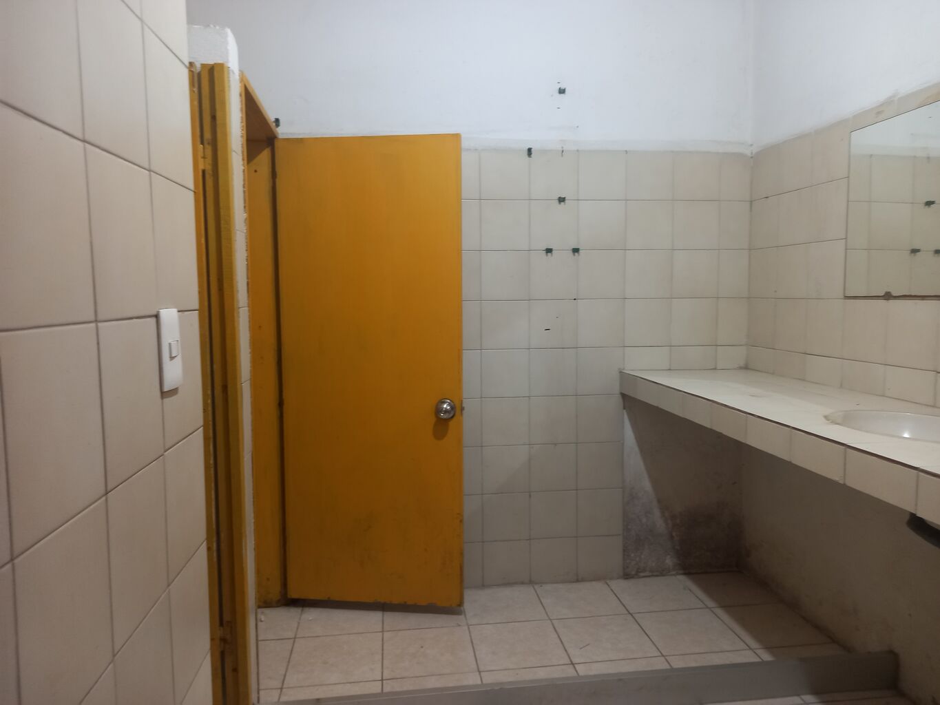 Local céntrico próximo a Av Uruguay · Foto 2