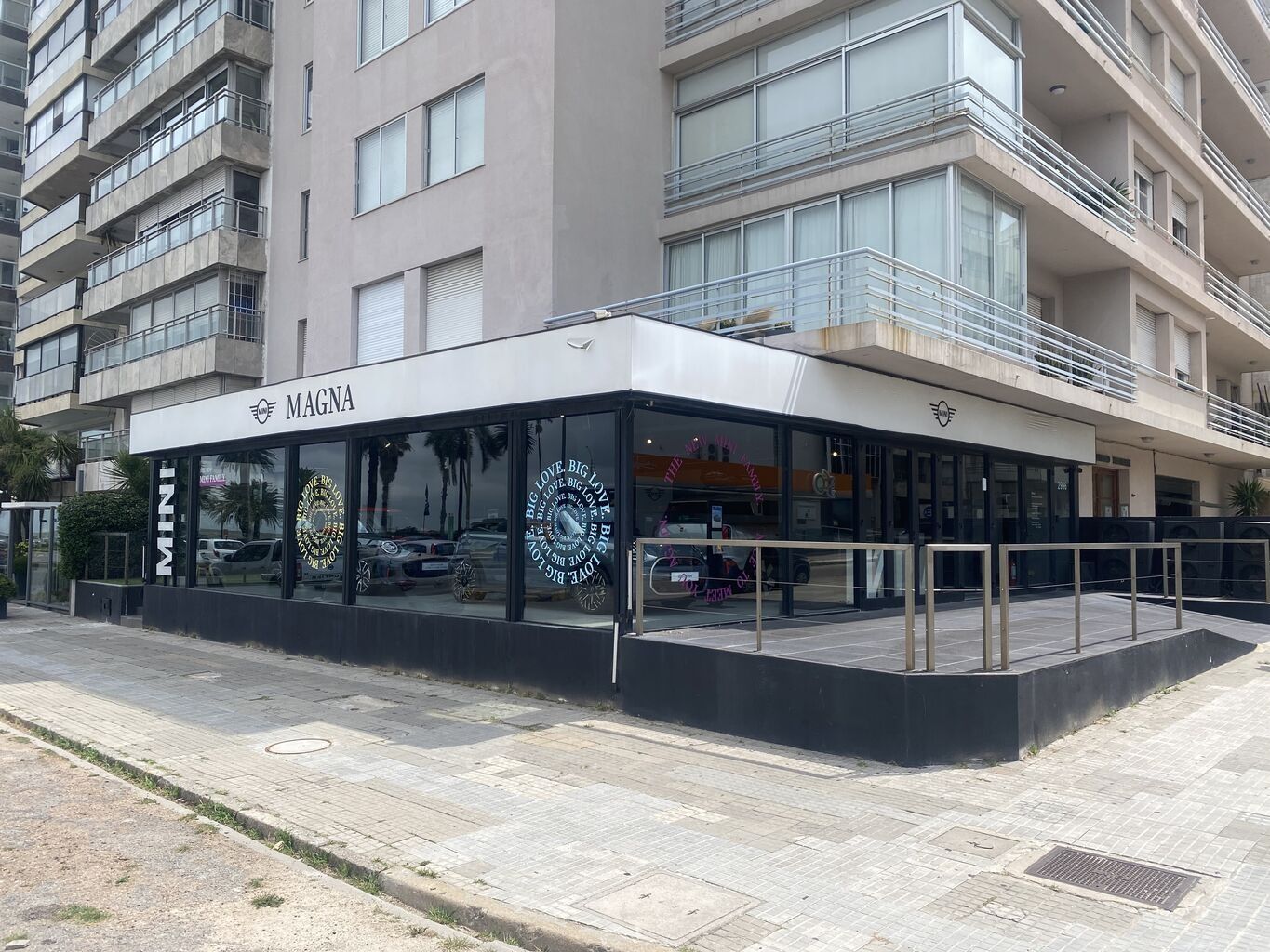Local comercial premium en esquina sobre Rambla Perú – Ideal automotriz y gastronomía