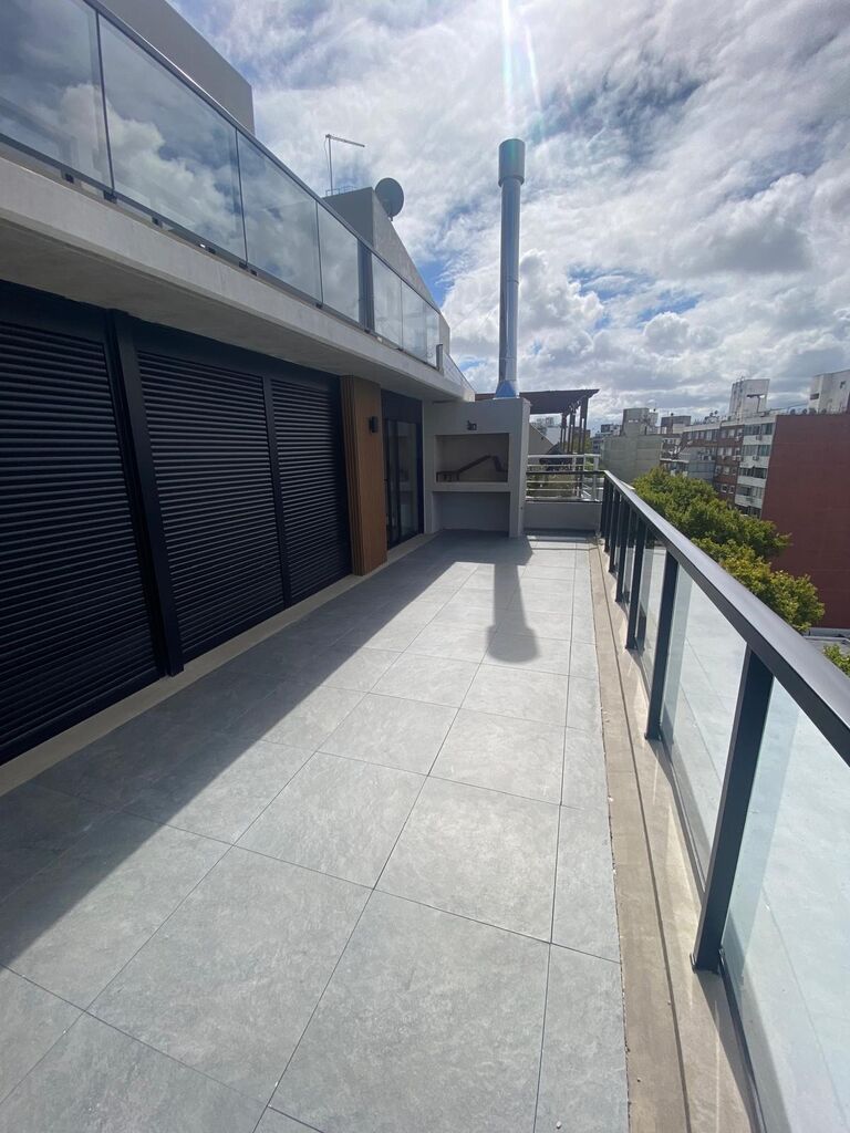 Apartamento penthouse en alquiler a estrenar en Pocitos | 2 dormitorios (1 en suite) | Gran terraza