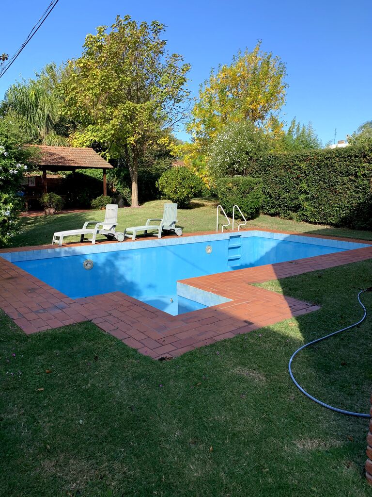 Alquiler Comercial / Casa En Carrasco, Orleans Y Tajes.-