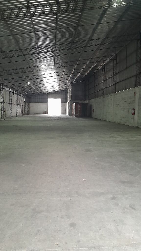 Alquiler De Local Industrial/logístico Con Acceso A Camiones Y Vigilancia