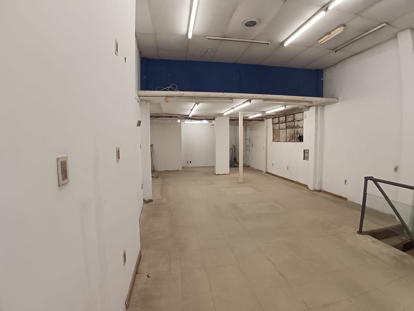 Amplio  Local Comercial 18 de Julio  y Roxlo · Foto 4