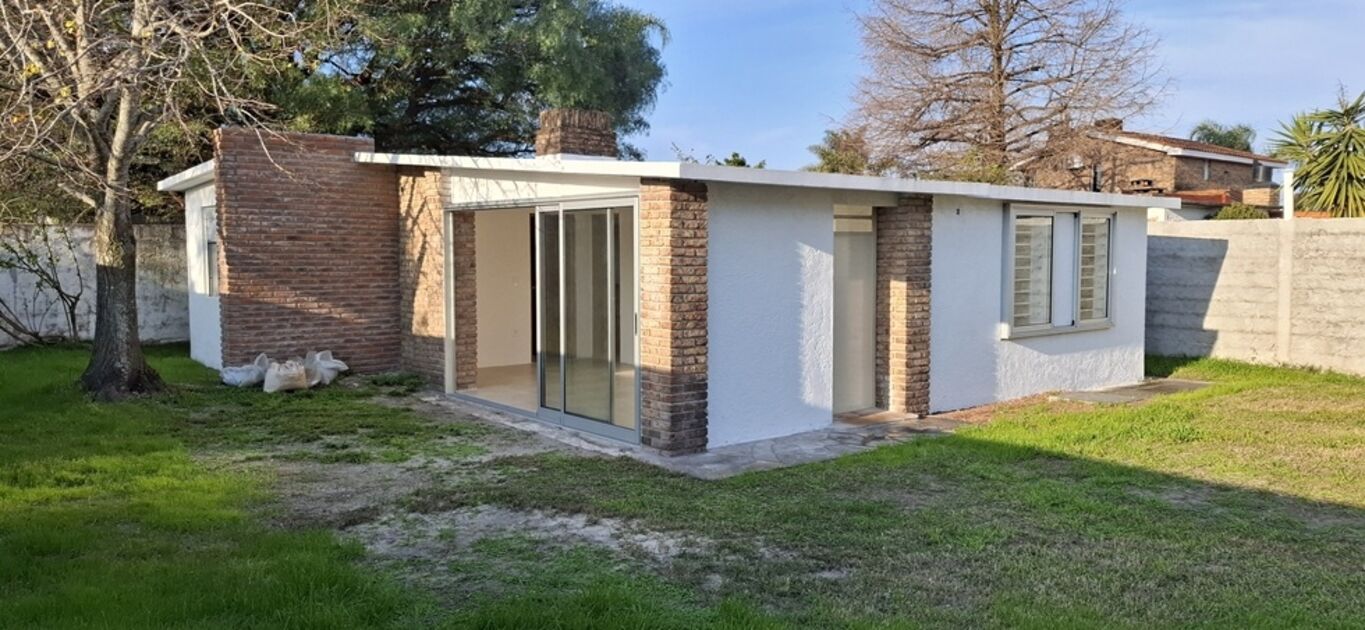 Estrena tu nuevo hogar: Casa de diseño, luz y jardín en Solymar Sur!