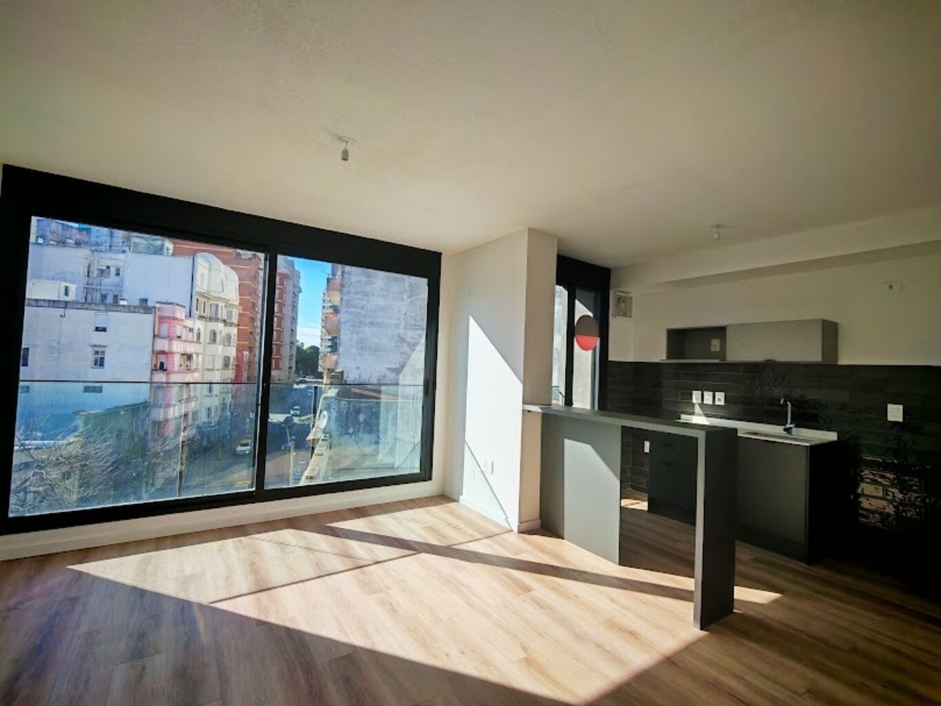 Alquiler  Apartamento de 2 Dormitorios Garaje Cordón Sur · Foto 1