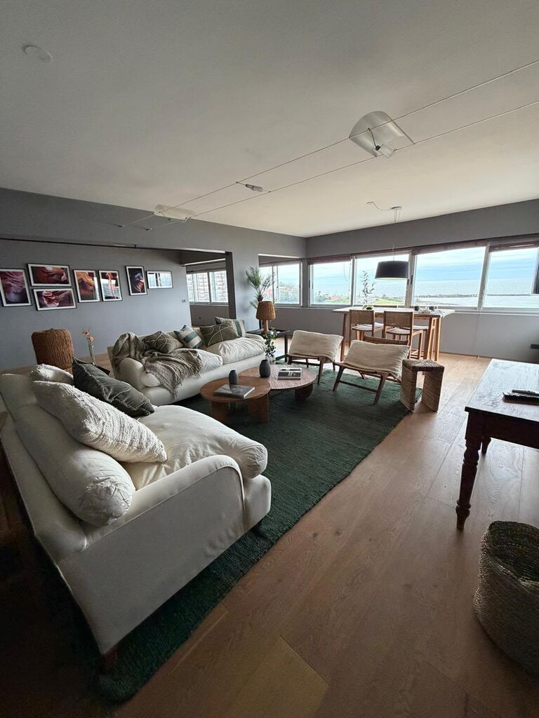 Alquiler apartamento 2 dormitorios con cochera Puerto del Buceo