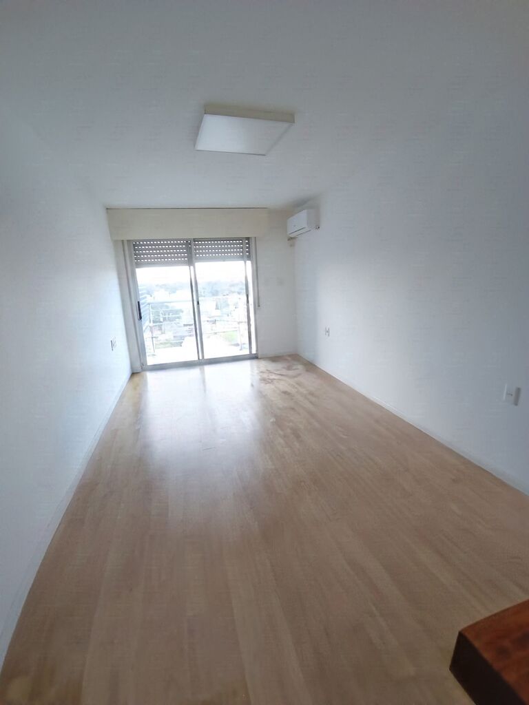Alquiler de Apartamento de 2 Dormitorios con Garage y Balcón en Pocitos