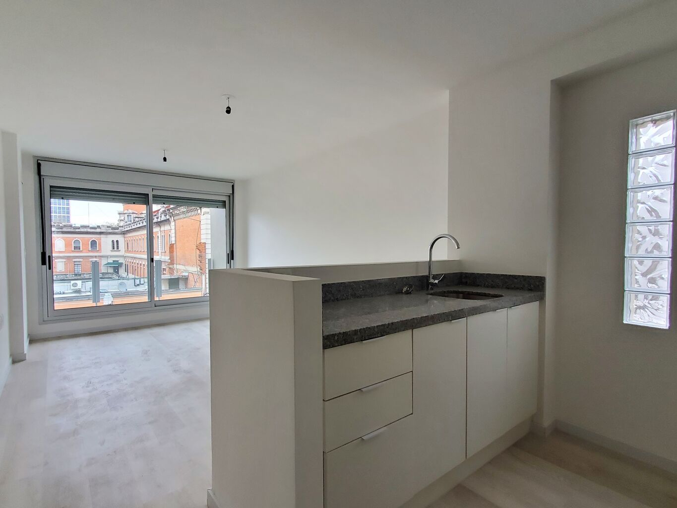 Alquiler 1 Dormitorio + Balcón a Estrenar en Cordón | Gimnasio, Garage y Excelente Ubicación · Foto 1