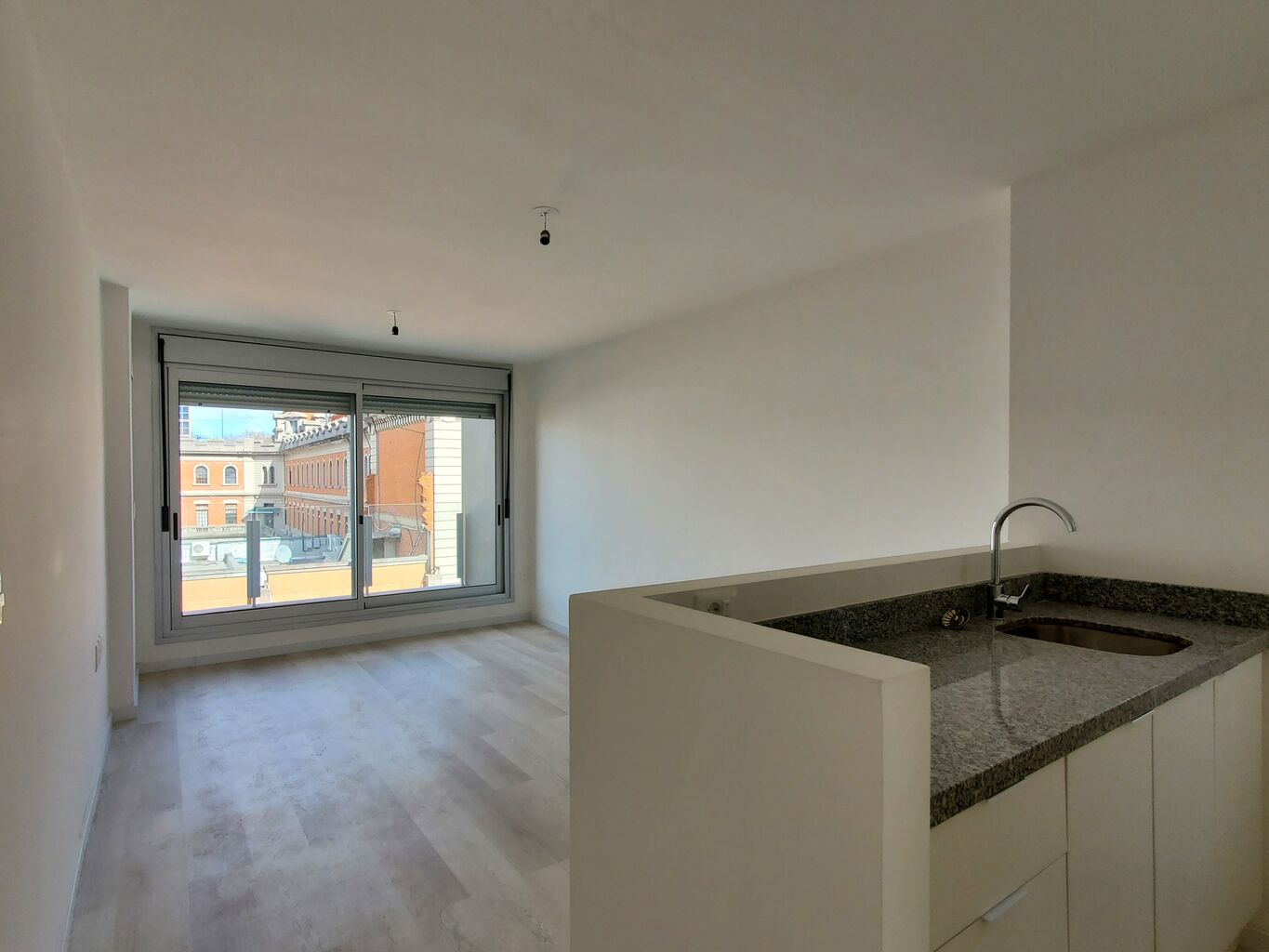 Alquiler 1 Dormitorio + Balcón a Estrenar en Cordón | Gimnasio, Garage y Excelente Ubicación · Foto 3