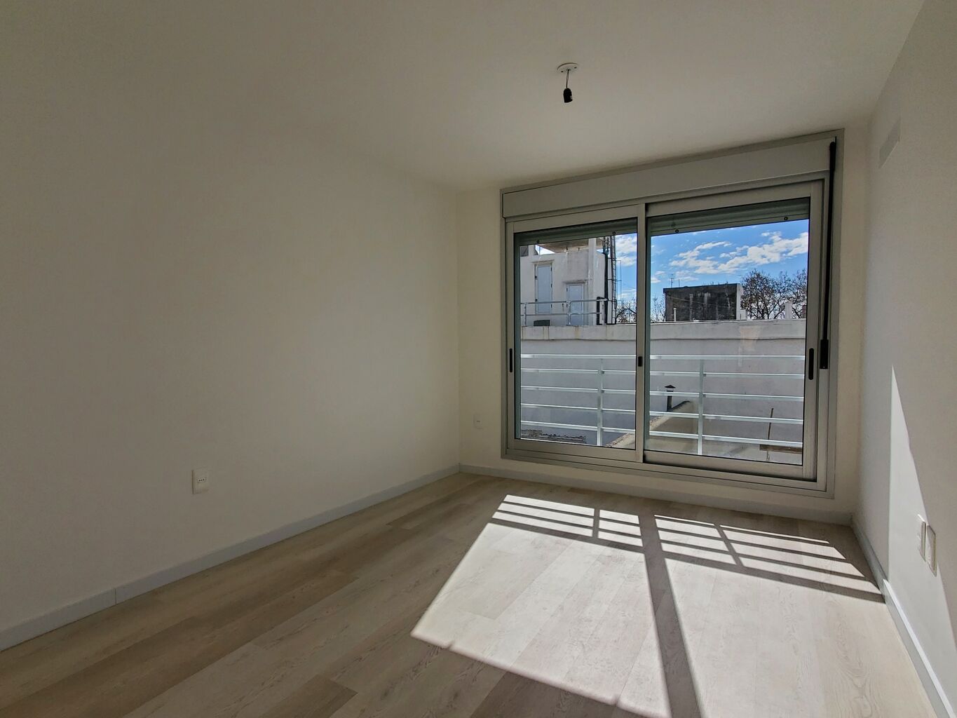 Alquiler 1 Dormitorio + Balcón a Estrenar en Cordón | Gimnasio, Garage y Excelente Ubicación · Foto 9