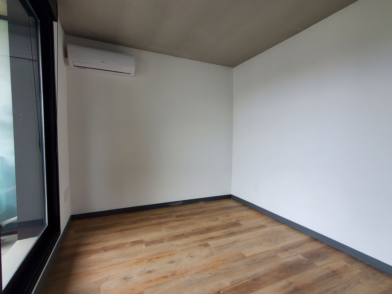 Alquiler Apartamento 1 Dormitorio en Pocitos Nuevo | Balcón y GARAGE · Foto 3