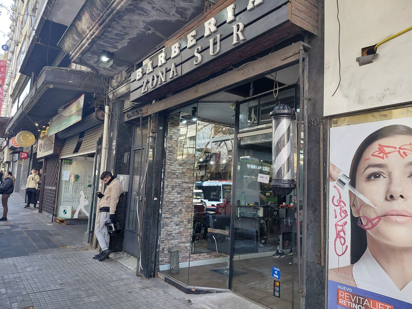 Excelente local próximo a 18 de Julio · Foto 8