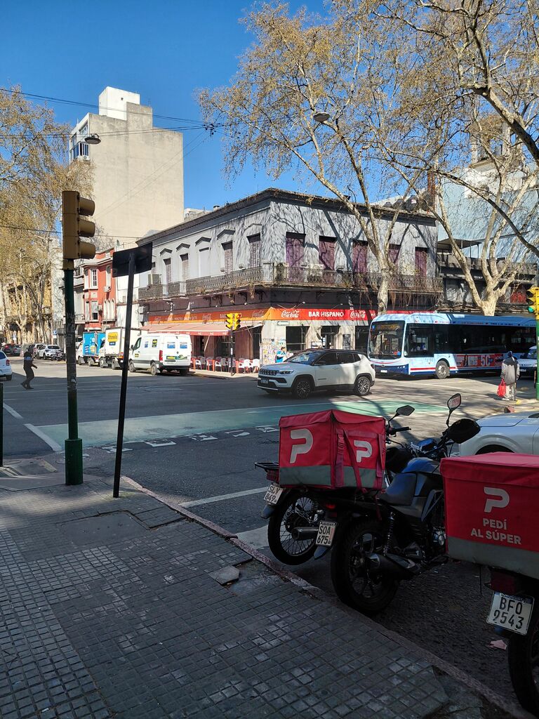 Excelente local próximo a 18 de Julio · Foto 3