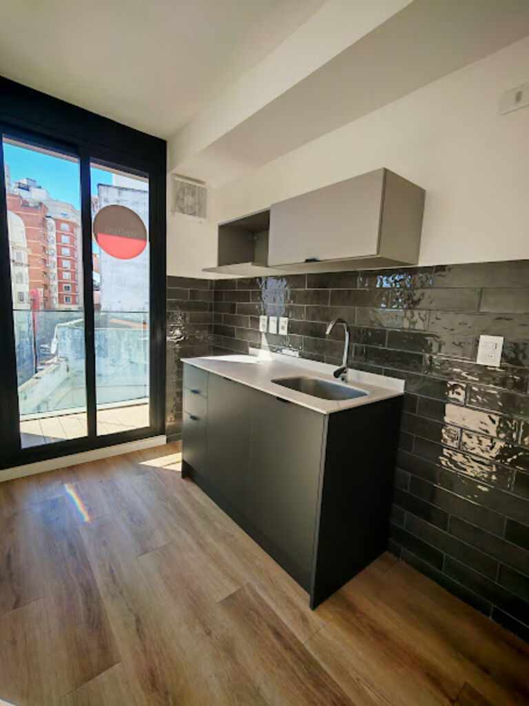 Alquiler  Apartamento de 2 Dormitorios Garaje  Tres Cruces · Foto 9