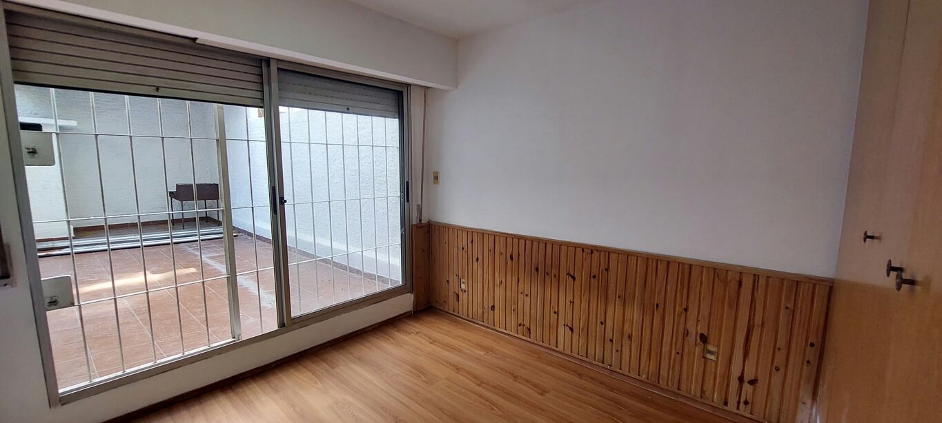 Alquiler Apartamento de 1 dormitorio con amplio patio, próximo a Facultades en Parque Rodó · Foto 11
