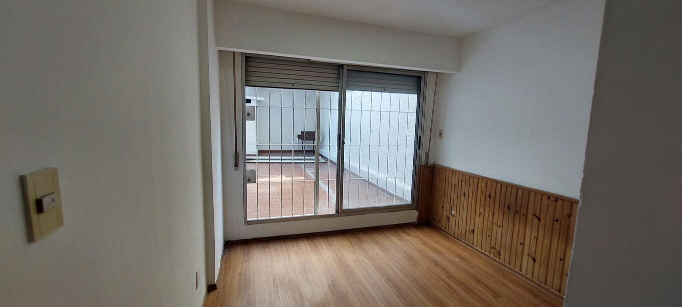Alquiler Apartamento de 1 dormitorio con amplio patio, próximo a Facultades en Parque Rodó · Foto 10