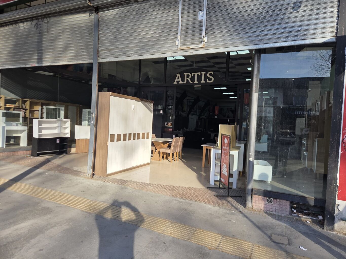 Alquiler Gran Local Comercial en 8 de Octubre y Comercio - 400m2 · Foto 2