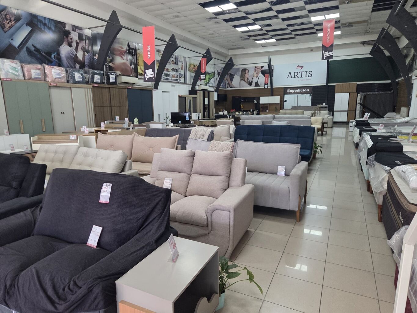 Alquiler Gran Local Comercial en 8 de Octubre y Comercio - 400m2 · Foto 4