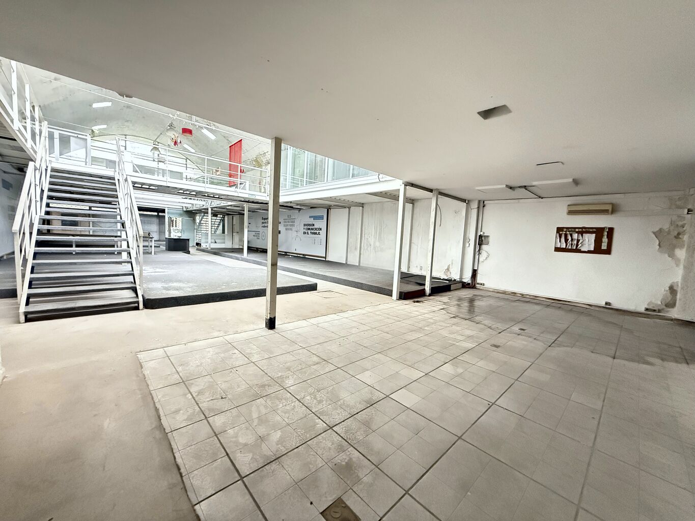 Alquiler Local Único de 1.000m2 en Cordón Sur · Foto 7