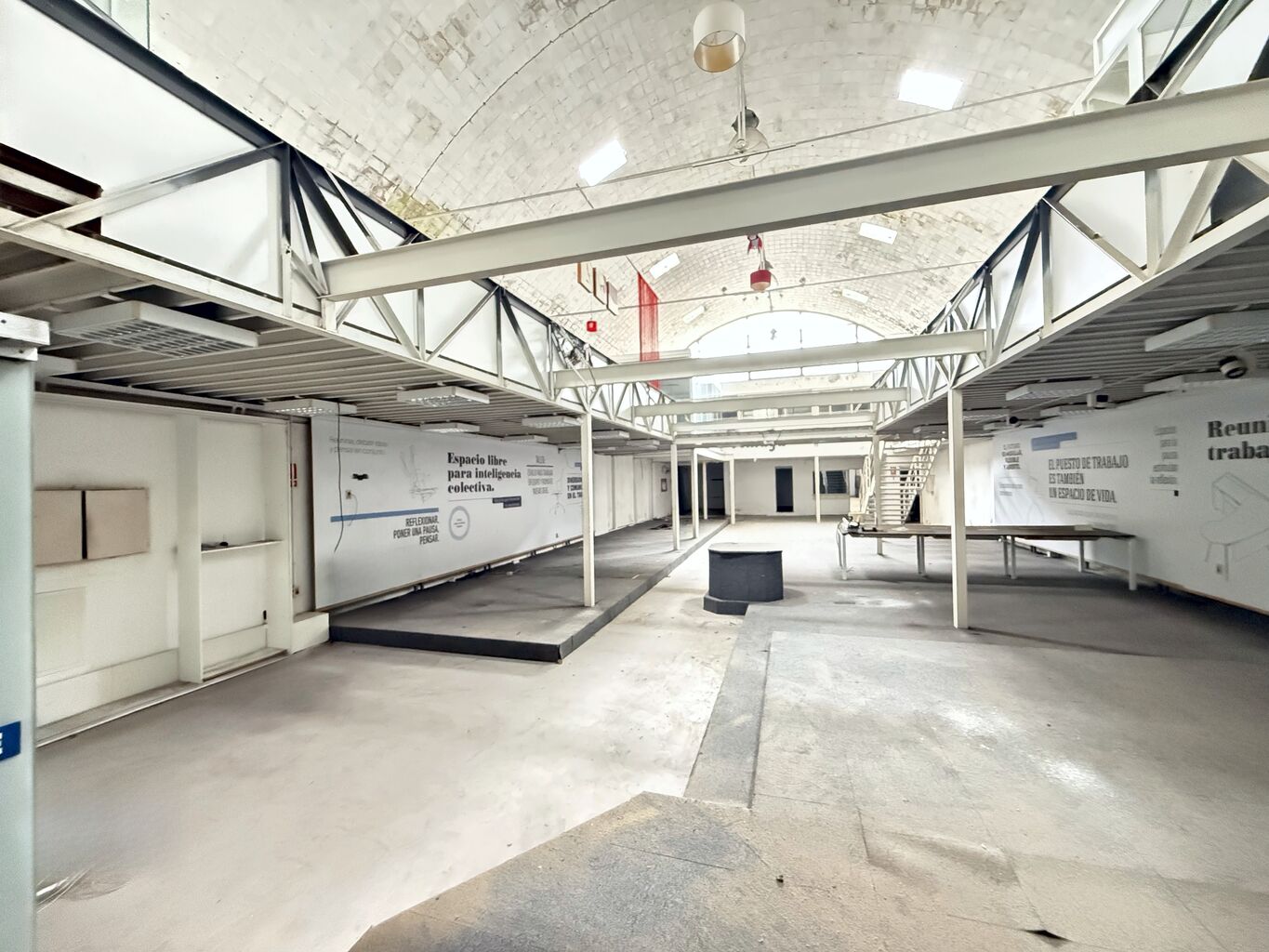 Alquiler Local Único de 1.000m2 en Cordón Sur · Foto 2