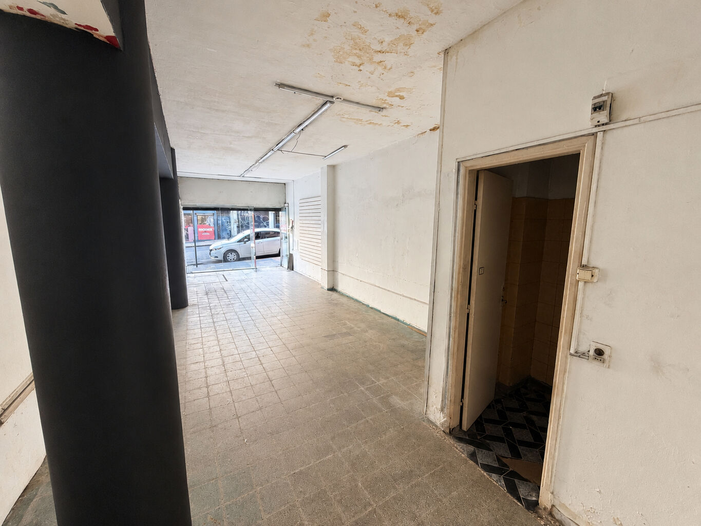 Alquiler local comercial de 40 m² con vidriera en Ejido esquina Colonia · Foto 6