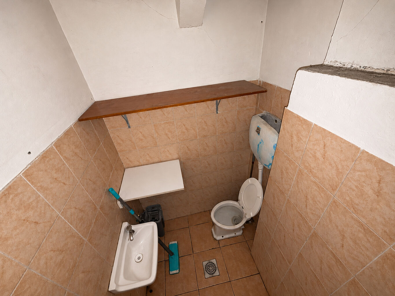 Alquiler local comercial de 40 m² con vidriera en Ejido esquina Colonia · Foto 5