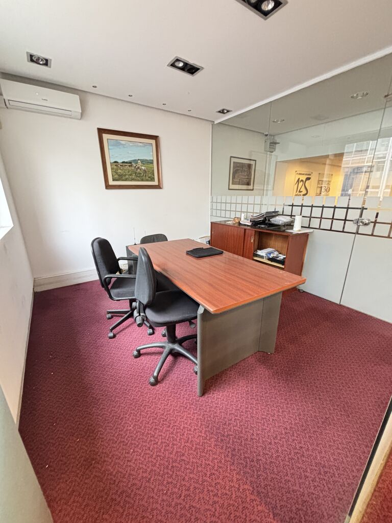 Amplia Oficina Equipada en Alquiler – Rincón, Ciudad Vieja, Montevideo · Foto 8
