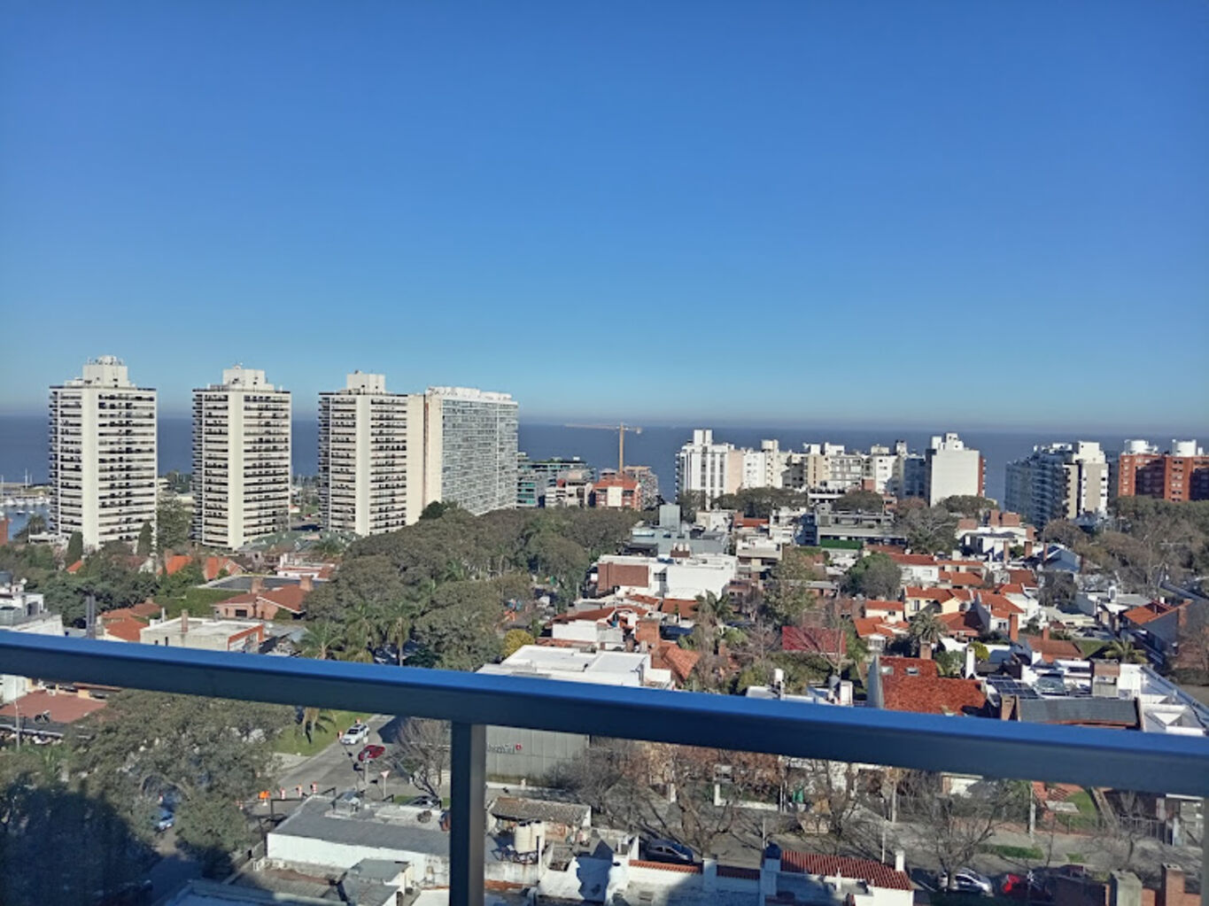 Alquiler monoambiente prox a WTC vista al mar