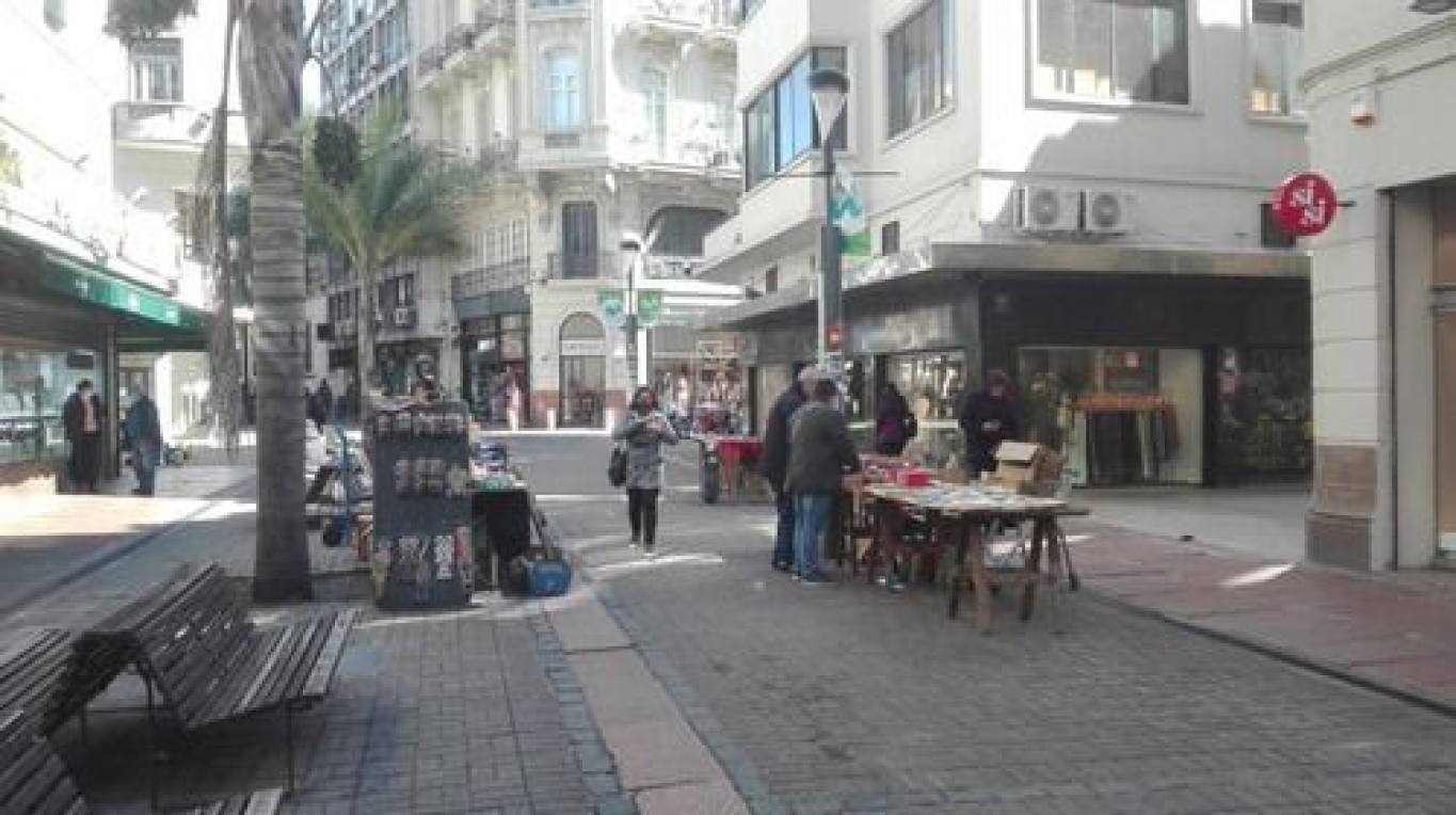 Amplio Y Hermoso Local Sobre Peatonal Sarandi A Pasos De La · Foto 4