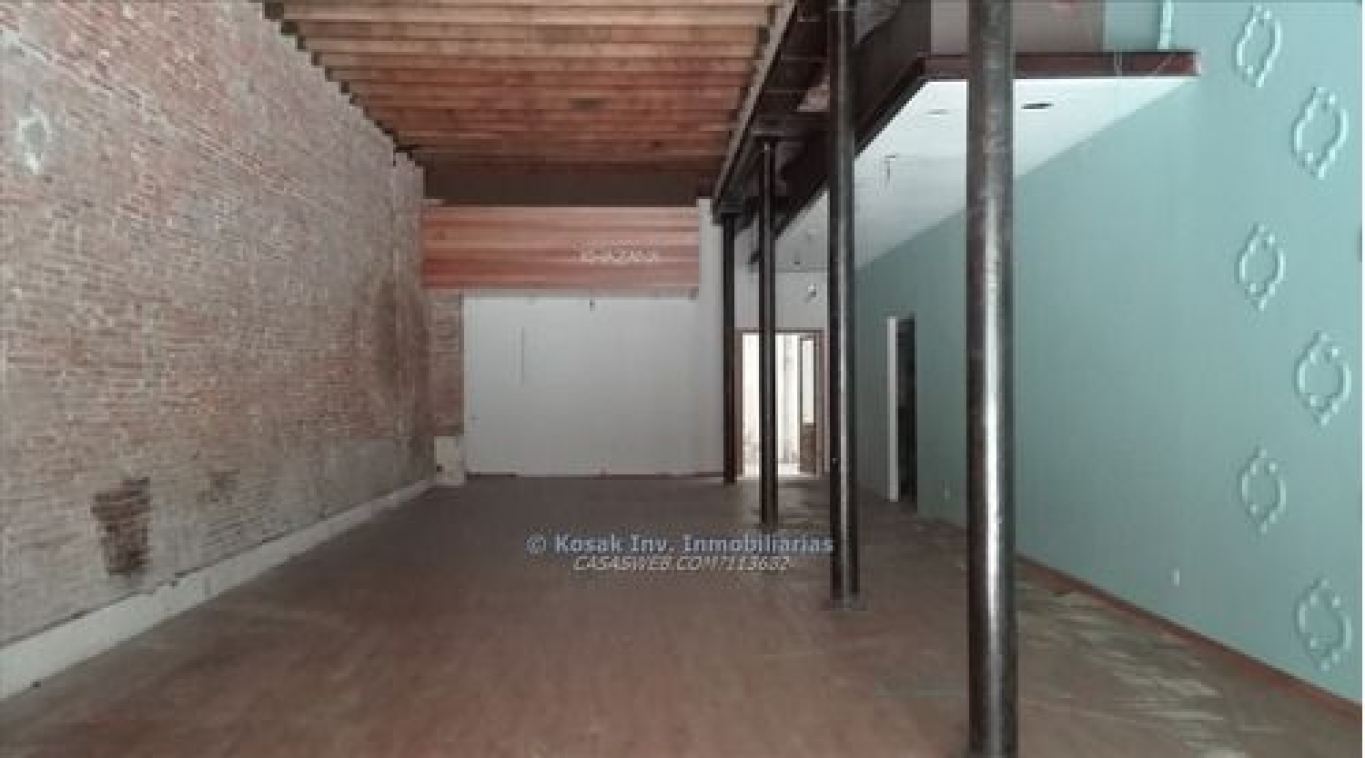 Excelente Local Sobre Sarandi 200 M2 + 100 M2 De Subsuelo