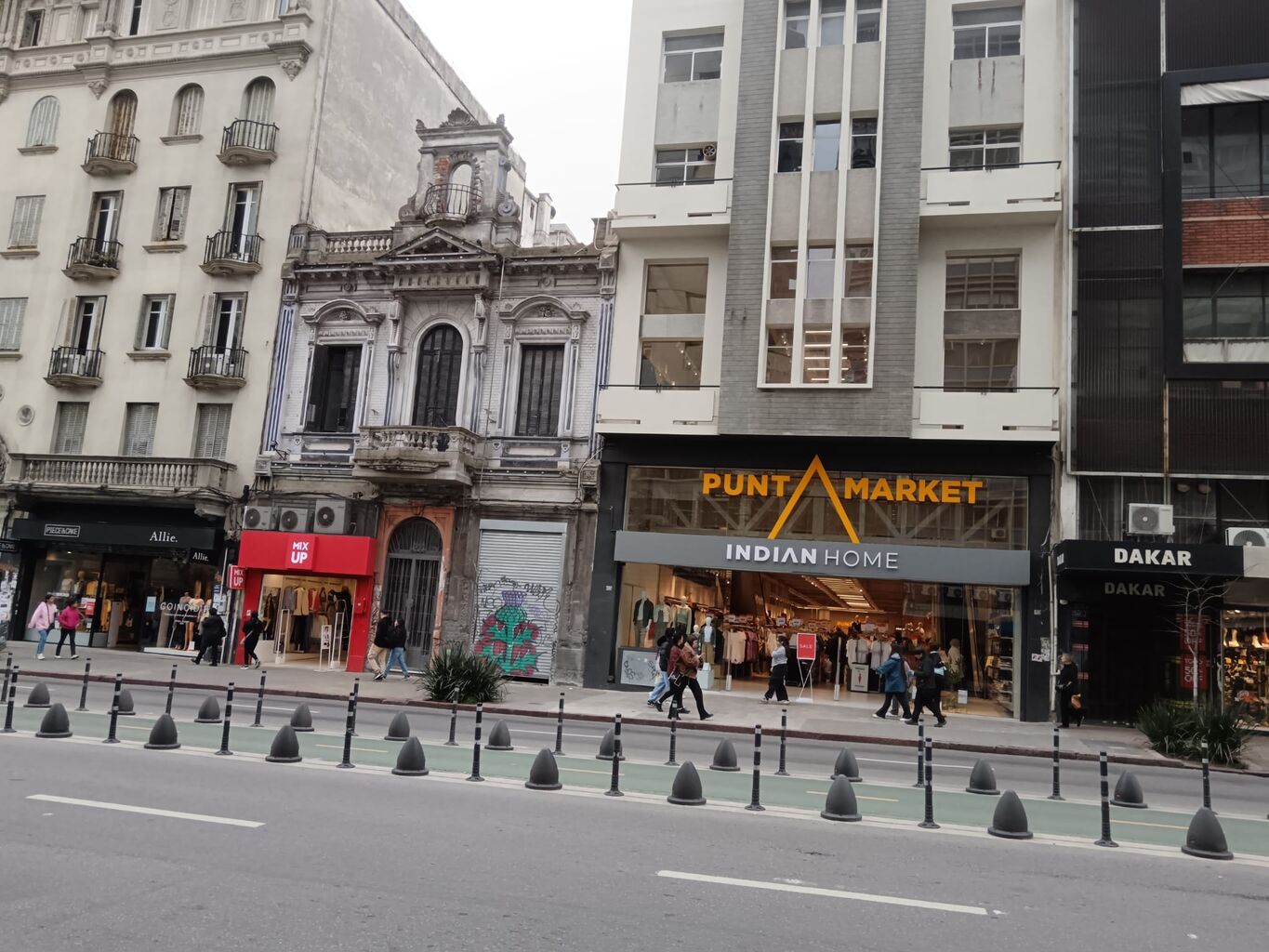 Local a estrenar 18 y Vázquez con 250m2