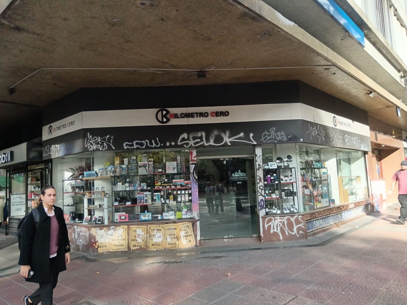 Local Comercial Esquina 18 De Julio Y Cuareim · Foto 2