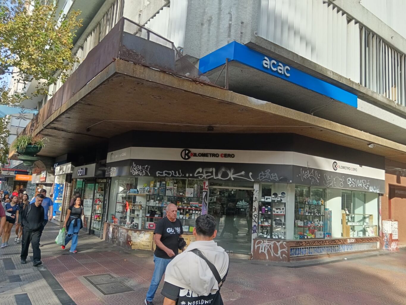 Local Comercial Esquina 18 De Julio Y Cuareim · Foto 1