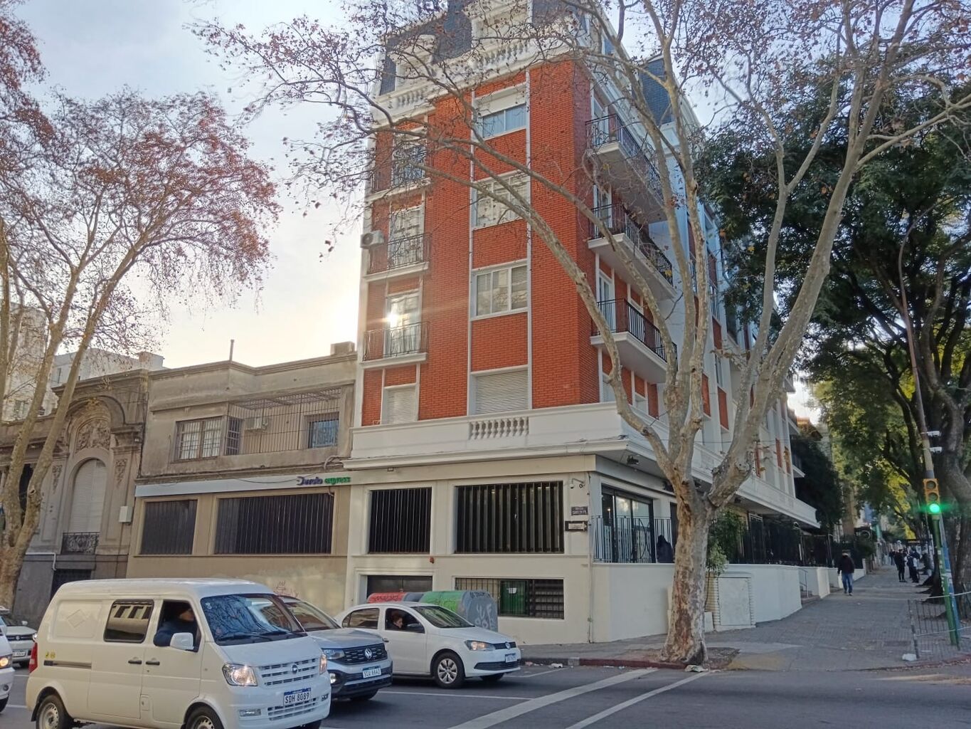 Propiedad Esquina Alquiler en Br Artigas y Canelones