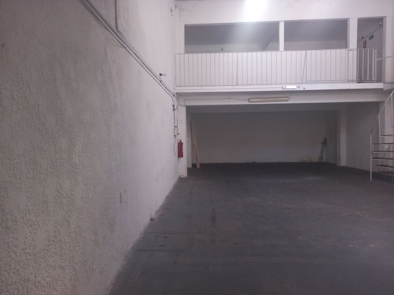 Deposito con entrada para vehículos · Foto 3