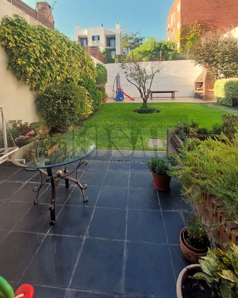 Venta Casa en Puerto del Buceo, gran fondo y garaje para 3 autos