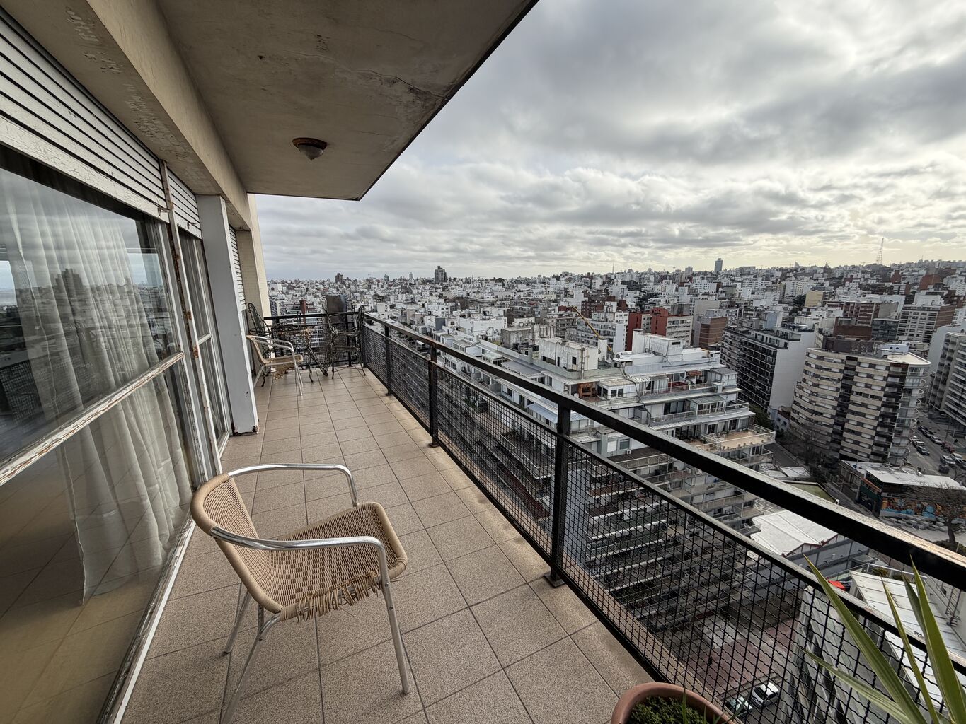 Venta Apartamento 4 Dormitorios Malecon Pocitos