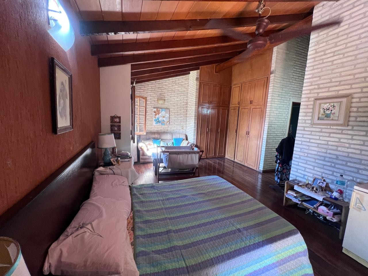 VENDO AMPLIA  Y FUNCIONAL RESIDENCIA EN BARRIO MBURUCUYA-ASUNCION — foto 2